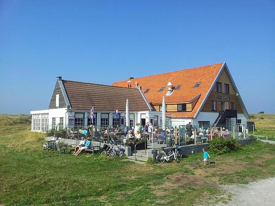 Vlieland wil langer toeristisch seizoen en ‘ander type gast’ trekken / Foto: "Posthuis" door Marco Swart