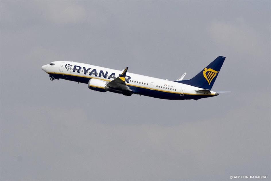 Ryanair betaalt 26 passagiers 400 euro vanwege dronken steward