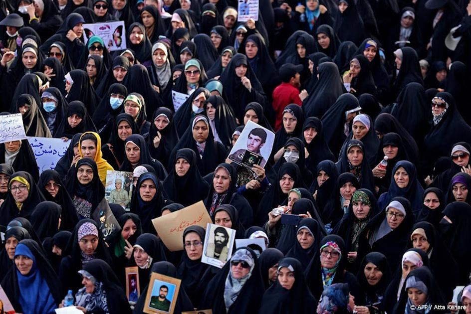 Strijdende Iraanse vrouwen ontvangen Nederlandse Onafhankelijkheidsprijs