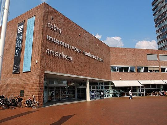 Voorlopig kan Cobra Museum openblijven: gemeente springt financieel bij / Foto: "Cobra Museum Amstelveen" door G. Lanting