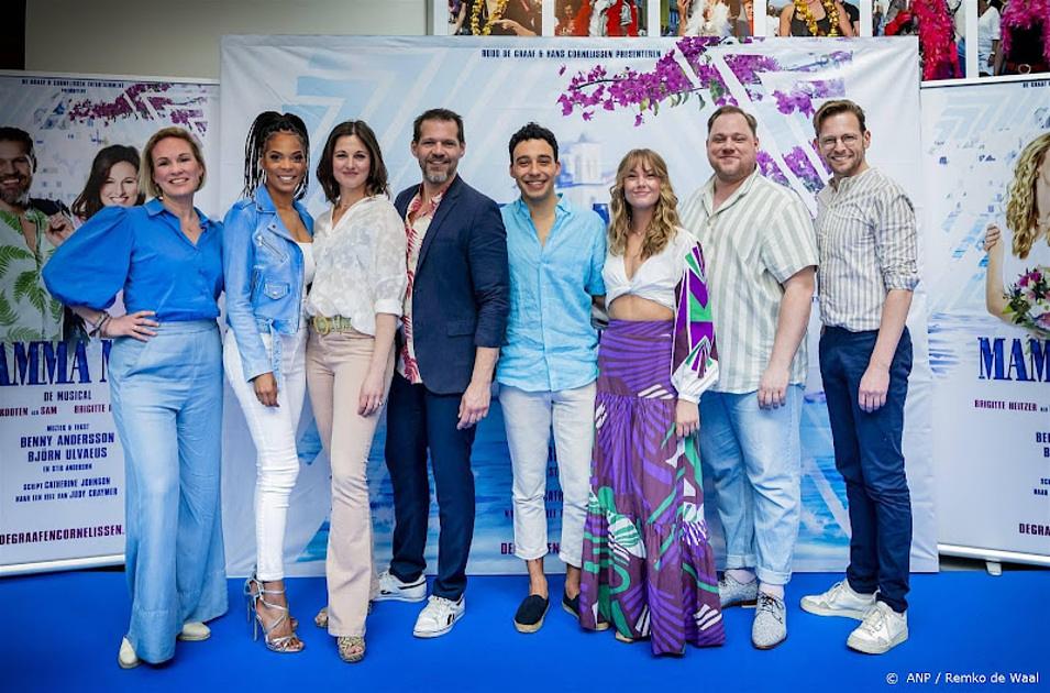 Acteurs Mamma Mia! doneren première geld aan slachtoffers Marokko