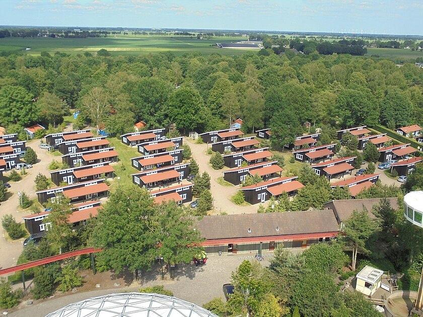 ‘Geen vergunningenstop tegen vakantieparken mogelijk’ / Foto: "Vakantiepark Slagharen, huisjes" door Druyts.t