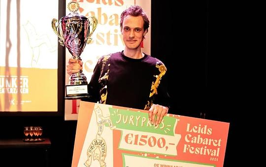 David Linszen winnaar tijdens finale Leids Cabaret Festival   / Foto: Leids Cabaret Festival