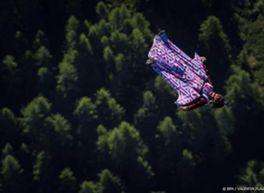 Nederlander komt om bij basejumpen met wingsuit in Zwitserland
