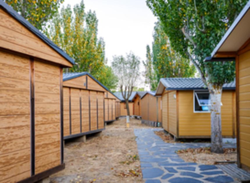 Vakantiepark Slagharen vervangt deel stacaravans door houtskeletbouw huisjes