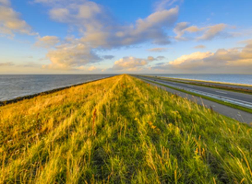 Fietspad Afsluitdijk eerste weekend van juli geopend ondanks werkzaamheden