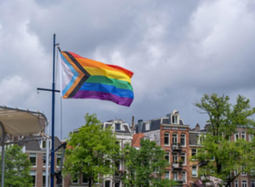 Gemeente neemt organisatie Dodenherdenking over na conflict over krans homo's