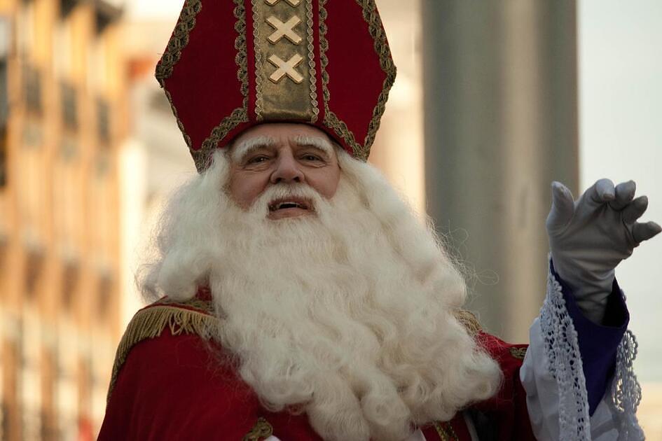 Sinterklaas met de tijd mee: arriveert in Utrecht met elektrische pakjesboot / Foto: "Sinterklaas" door  LordFerguson