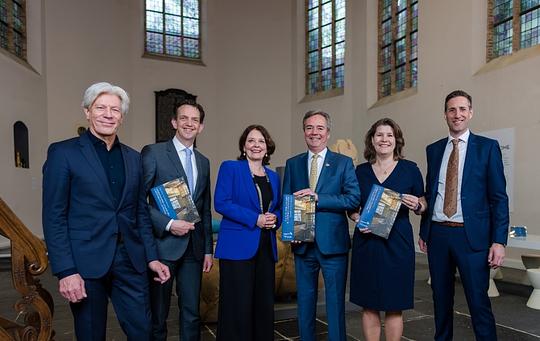 Museum Prinsenhof Delft verwelkomt staatssecretaris voor werkbezoek