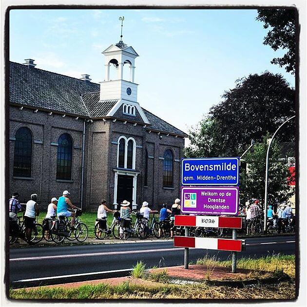 Fiets4Daagse start niet in Assen en Emmen door tekort aan vrijwilligers / Foto: "#fiets4daagse queue for the charity bike ride in Assen this morning." door fiverlocker