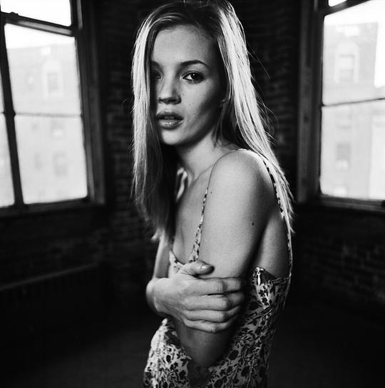 Kate Moss gefotografeerd door Anton Corbijn