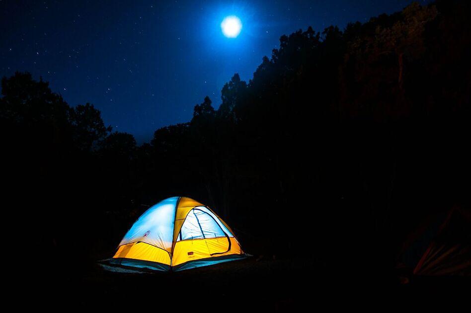 Dit zijn de nominaties voor de Camping van het Jaar / Foto: "Camping by moonlight" door Arup Malakar