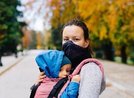 Wees deze zomer voorbereid op coronamaatregelen in het buitenland