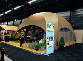 Futuristische bungalows tijdens Recreatie Vakbeurs 2022