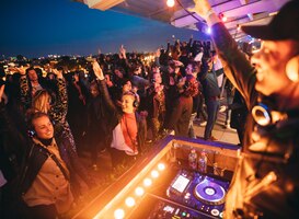 ROEF Expeditie op de mooiste daken van Amsterdam mét live muziek