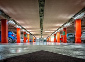 Nederlanders vinden het zoeken naar een parkeerplek op vakantie het lastigst