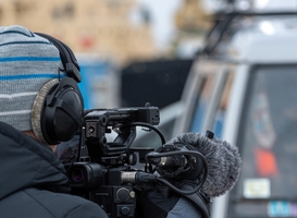 Actrice Maryam Hassouni komt met boek over Nederlandse tv- en filmindustrie