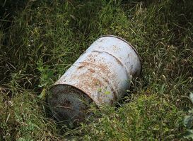 381 jerrycans met vermoedelijk drugsafval gevonden in natuur bij Achtmaal