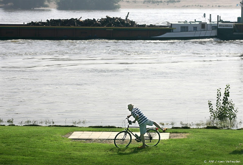 Rijkswaterstaat gaat vervuild Waalstrand afgraven