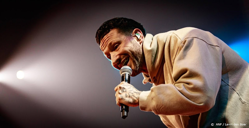 Kraantje Pappie en Nicolette van Dam in nieuwe boekverfilming Juf Braaksel