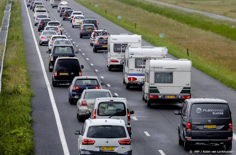 Vertrekkend vakantieverkeer zorgt dit weekend voor drukte op de weg