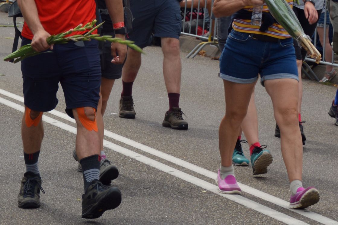 Deze boer uit Amsterdam loopt Vierdaagse niet op wandelschoenen / Foto: "Aankomst deelnemers van de Vierdaagse Nijmegen 2019 op de Sint Anna straat St Annastraat Via Gladiola" door Roger Veringmeier