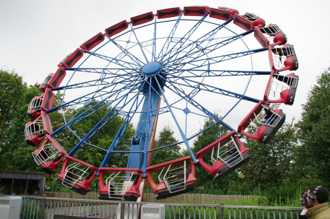 Attractie G-Force in Walibi gesloten wegens defect / Foto: "Walibi World - G-Force" door JZ85