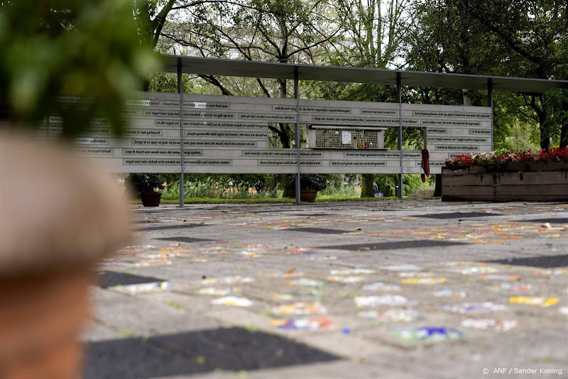 Nabestaanden verzamelen zich in Amsterdam voor herdenking Bijlmervliegramp