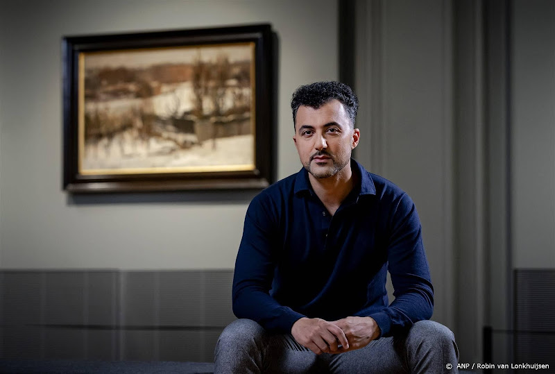 Özcan Akyol en Bastiaan Ragas klimmen in de pen voor sinterklaasverhaal