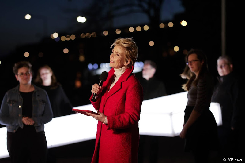 The Passion voorstelling buiten met wit kruis