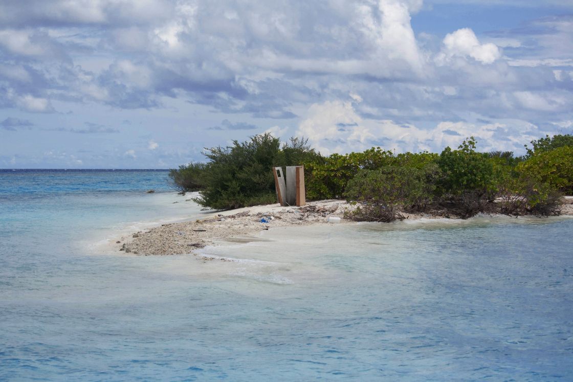 Eva Simons zorgt voor verbaasde blikken in Expeditie Robinson / Foto: "Uninhabited island" door Tatiana Vdb