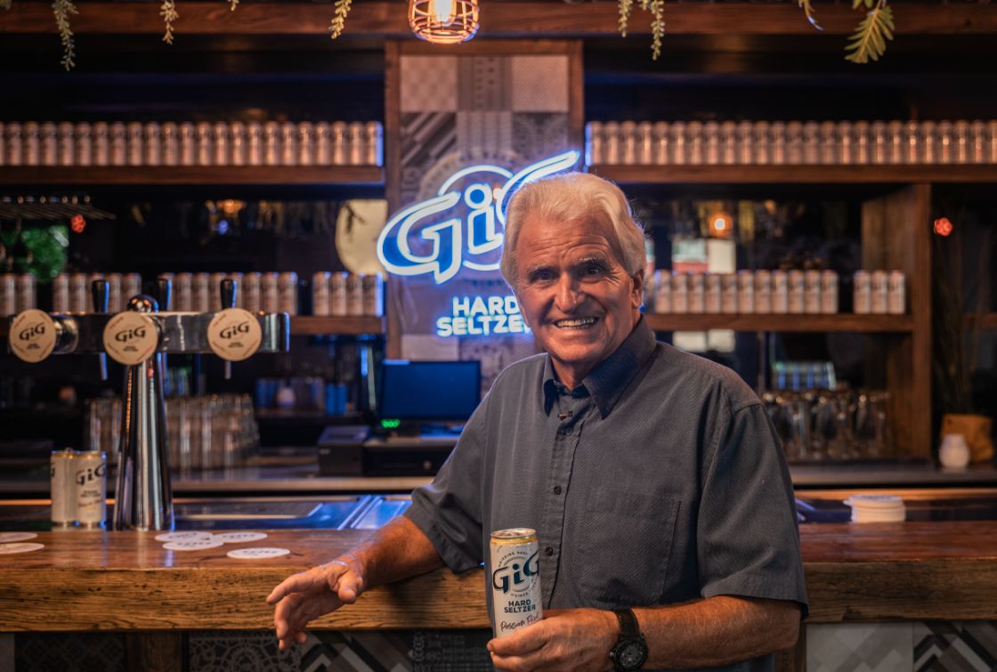 Olof Ormeling uit B&B Vol Liefde in Hard Seltzer commercial / Foto: GiG Hard Seltzer