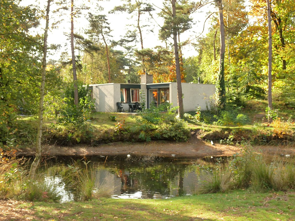 ‘Poederbaas’ krijgt vijf jaar cel voor explosie in drugslab op vakantiepark Hapert / Foto: "Het Vennenbos Landal te Hapert" door E. V. Schoonhoven