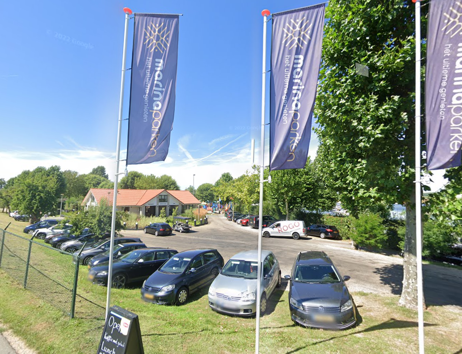 Stennis over stalling chalets in weiland / Foto: google maps https://maps.app.goo.gl/h6ABX1qpgJjjP4n6A