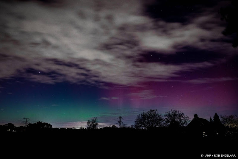 Noorderlicht kleurt Nederlandse hemel
