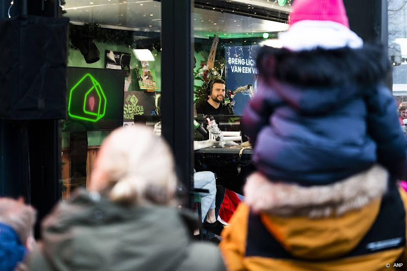 Wederom sluiten drie 3FM-dj's zich op in het Glazen Huis