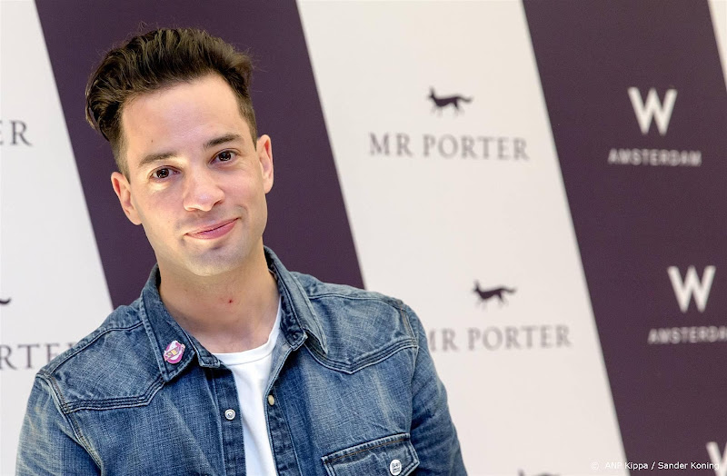 valentijn op rode loper bij mr porter