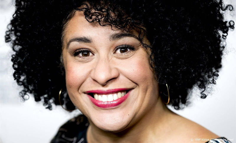 Zangeres Tania Kross neemt Vermeerprijs in ontvangst