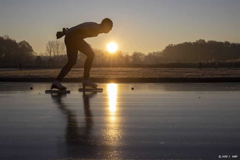 schaatser op natuurijs