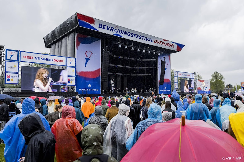 Bevrijdingsfestival Overijssel podium met Froukje