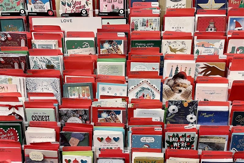 Nederlanders kopen steeds luxere kerstkaarten met lampjes en muziek