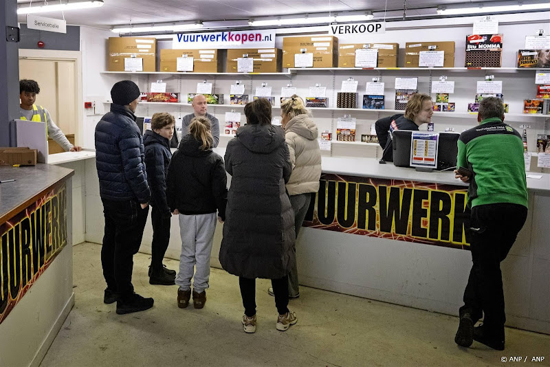 Ondanks afsteekverboden hebben vuurwerkwinkels het druk op eerste verkoopdag
