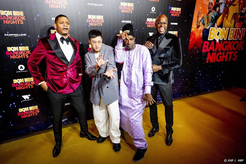 Vierde Bon Bini-film van Jandino Asporaat mag Platina Film in ontvangst nemen