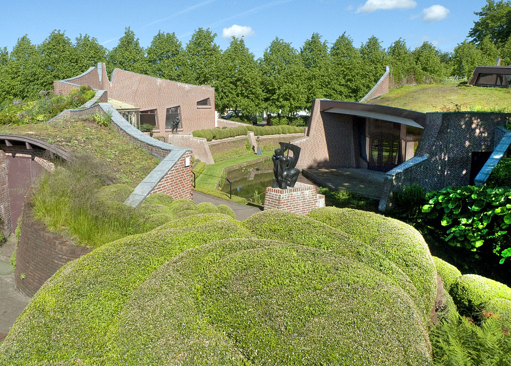 Museum De Buitenplaats in Eelde maakt ondanks zorgen toch doorstart / Foto: "Museum De Buitenplaats - overzicht gebouw" door Wstoter