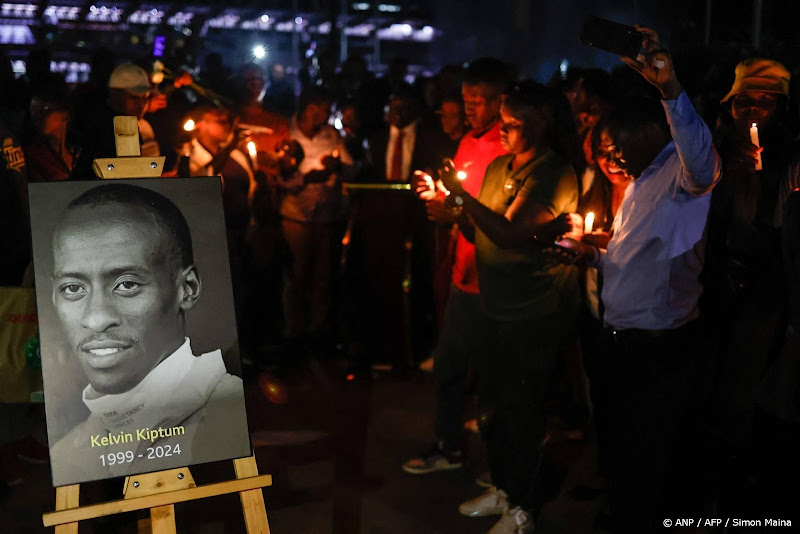 Deelnemers marathon Rotterdam dragen rouwlintje voor Kiptum