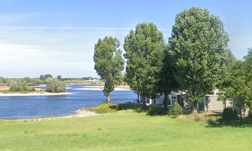 Gemeente Buren houdt voet bij stuk: ook kleiner vakantiepark niet welkom / Foto: Google Maps https://maps.app.goo.gl/mSxSuJEs2ZdYshC49