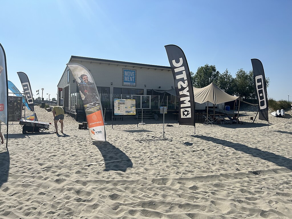 Zwembad bij Roompot Kamperland tijdelijk dicht / Foto: "Strandhäuser Roompot Beach Resort Kamperland Zeeland 03" door Katharina Schneider