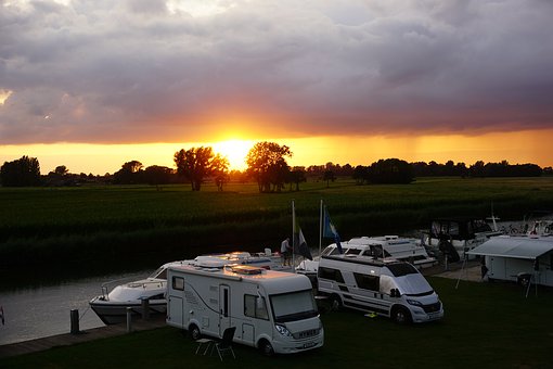 Zonnepanelen en HVO: steeds meer mensen met camper gaan duurzaam op pad