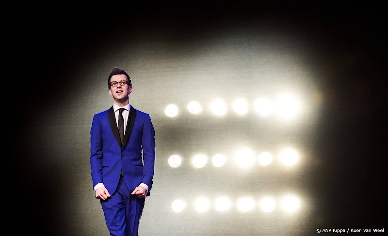 Pieter Derks gaat oudejaarsconference verzorgen, opname van tevoren