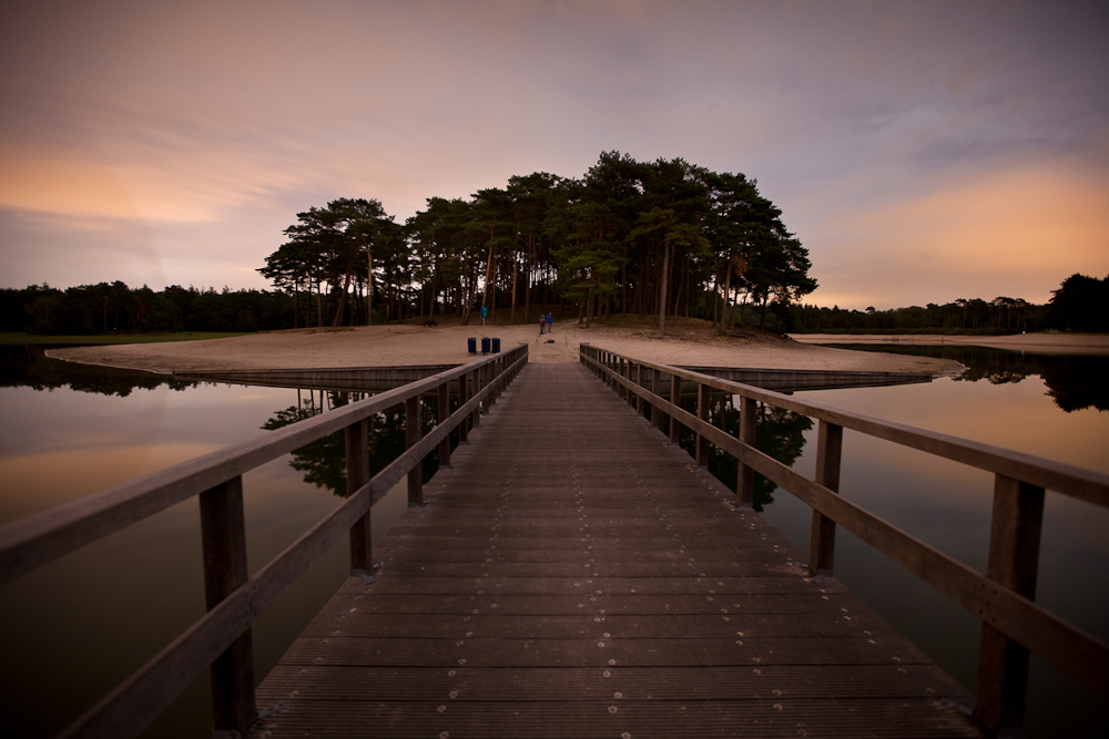 Slag om Henschotermeer: gemeente wil meer recreatie, omwonenden niet / Foto: "LE Light up my night" door clairable_view